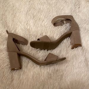 Old Navy 2in tan heels